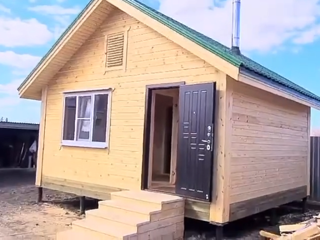 Построили классическую баню из бруса 6х6 с печкой Построили классическую баню из бруса 6х6 с печкой